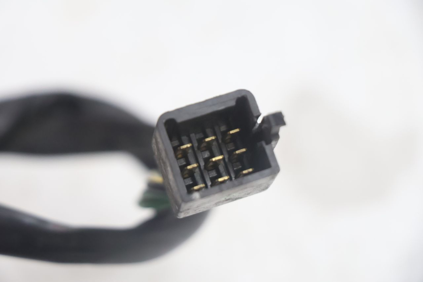 photo de RIGHT SWITCH PEUGEOT SATELIS 125 (2013 - 2018) - Fixing points details