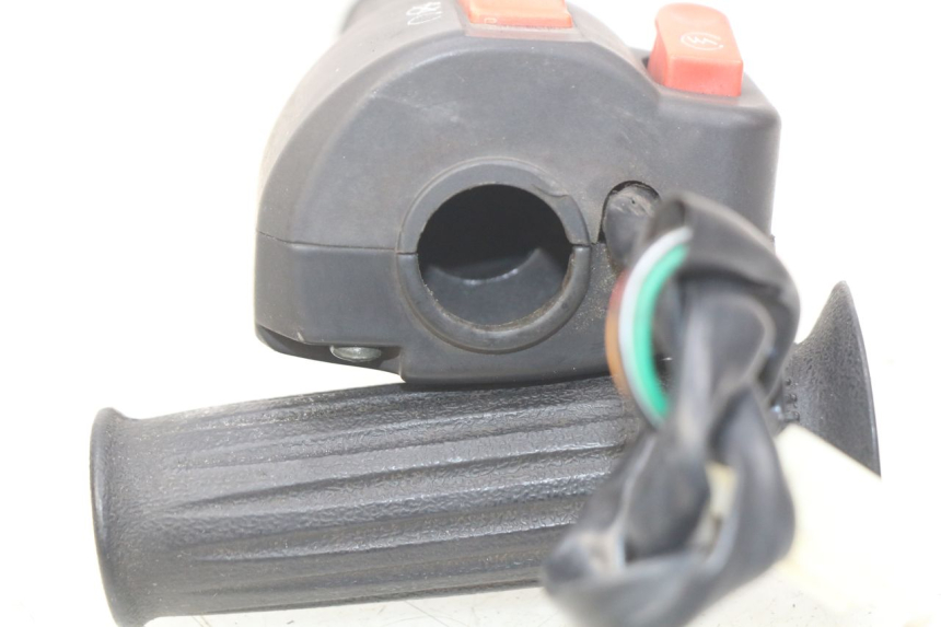 photo de RIGHT HANDLEBAR SWITCH JM MOTORS SC 4T 50 (2012 - 2017) - Zoom on usage condition