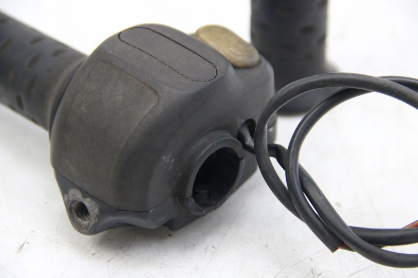 photo de RIGHT HANDLEBAR SWITCH APRILIA SCARABEO 4T 50 (2009 - 2017) - Component detail