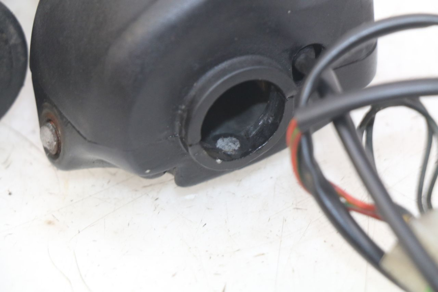 photo de RIGHT HANDLEBAR SWITCH APRILIA SCARABEO 100 (2003 - 2012) - Product overview