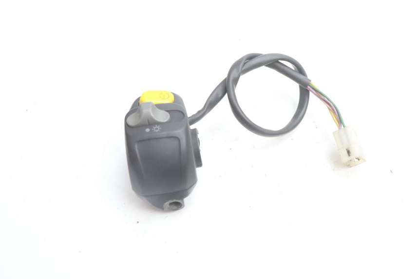 photo de RIGHT SWITCH PEUGEOT SPEEDFIGHT 2 AC 50 (2000 - 2009) - Zoom on usage condition