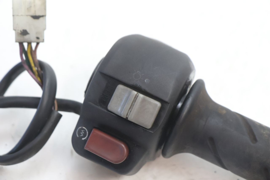 photo de RIGHT HANDLEBAR SWITCH PEUGEOT SPEEDFIGHT LC 50 (1996 - 2002) - Component detail