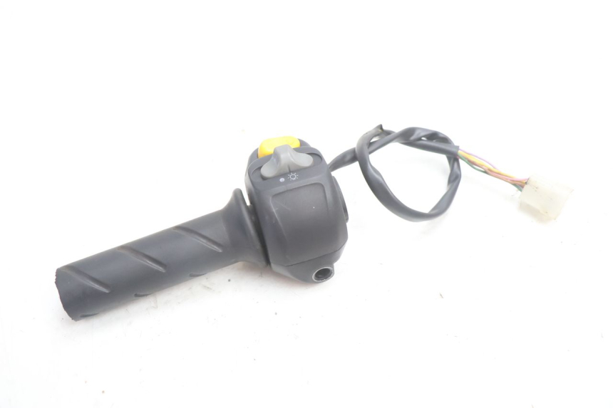 photo de RIGHT HANDLEBAR SWITCH PEUGEOT SPEEDFIGHT LC 50 (1996 - 2002) - Technical close-up