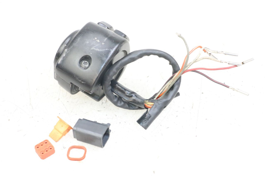 photo de RIGHT SWITCH HARLEY DAVIDSON SPORTSTER XL CUSTOM 1200 (2003 - 2004) - Zoom on usage condition