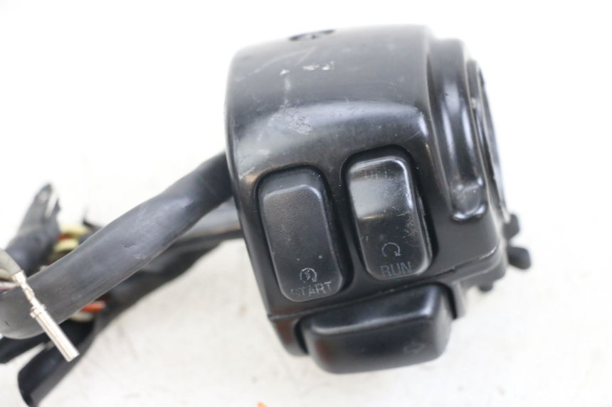 photo de RIGHT SWITCH HARLEY DAVIDSON SPORTSTER XL CUSTOM 1200 (2003 - 2004) - Technical close-up