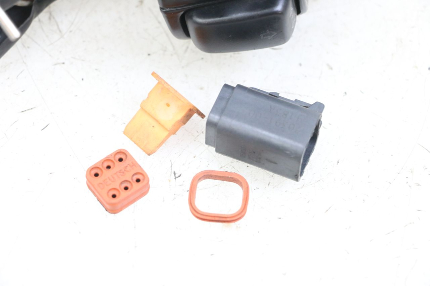 photo de RIGHT SWITCH HARLEY DAVIDSON SPORTSTER XL CUSTOM 1200 (2003 - 2004) - Product overview