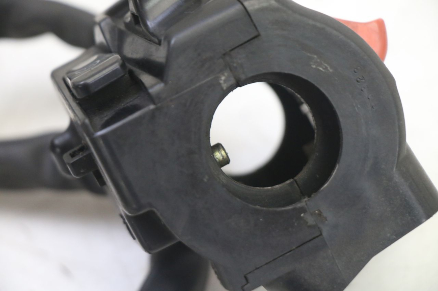 photo de RIGHT SWITCH HONDA ST PAN EUROPEAN 1300 (2002 - 2013) - Product overview