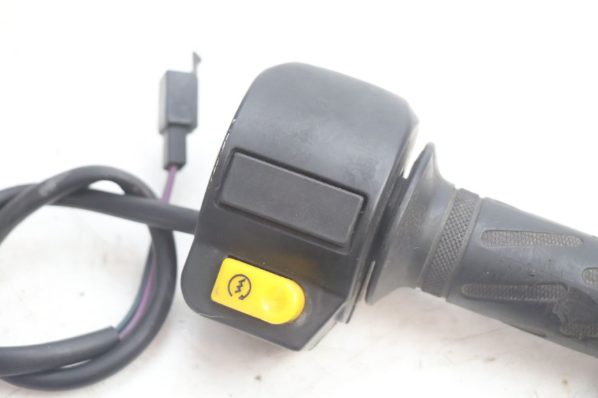 photo de RIGHT SWITCH PEUGEOT STREETZONE NAKED 2T 50 (2014 - 2018) - Component detail
