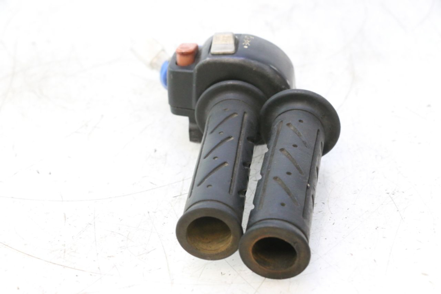 photo de RIGHT SWITCH KYMCO SUPER 8 2T 50 (2007 - 2013) - Zoom on usage condition