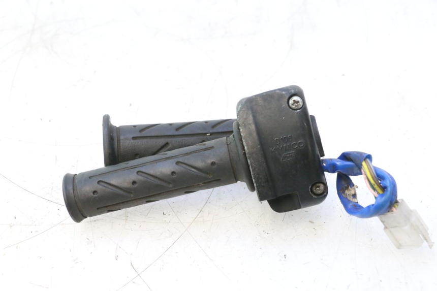 photo de RIGHT SWITCH KYMCO SUPER 8 2T 50 (2007 - 2013) - Fixing points details