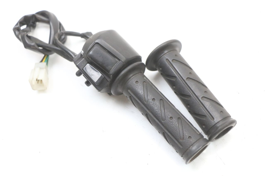 photo de RIGHT SWITCH KYMCO SUPER 8 4T 50 (2021 - 2024) - Technical close-up