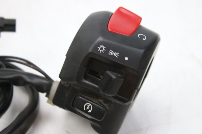 photo de RIGHT SWITCH SUZUKI SV S 650 (1999 - 2002) - Zoom on usage condition