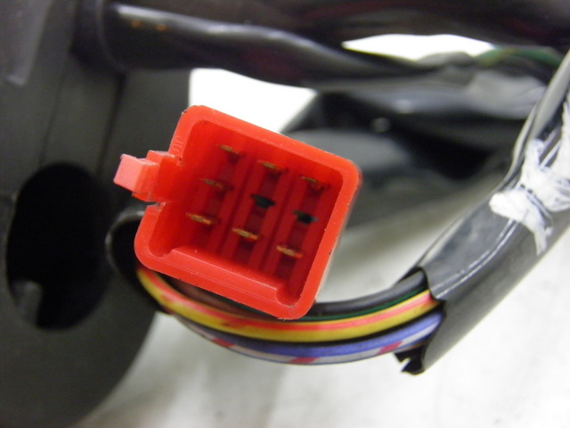 photo de RIGHT SWITCH SYM GTS 125 (2005 - 2008) - Technical close-up