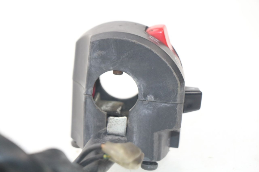 photo de RIGHT HANDLEBAR SWITCH YAMAHA TDM ABS 900 (2002 - 2014) - Zoom on usage condition