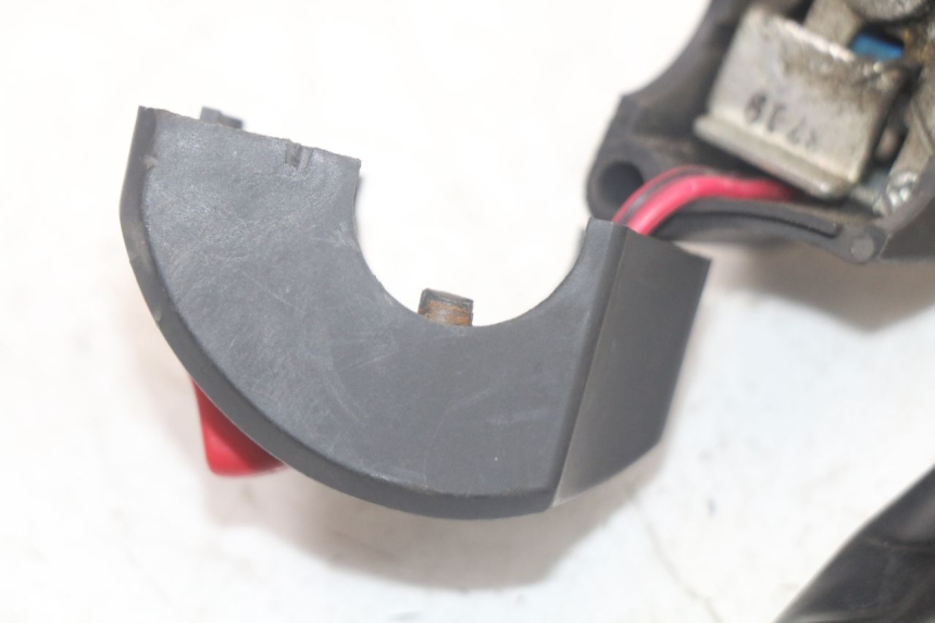 photo de RIGHT HANDLEBAR SWITCH YAMAHA TDM ABS 900 (2002 - 2014) - Technical close-up