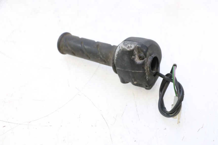 photo de RIGHT HANDLEBAR SWITCH PEUGEOT TKR TREKKER FURIOUS 50 (2005 - 2014) - Zoom on usage condition