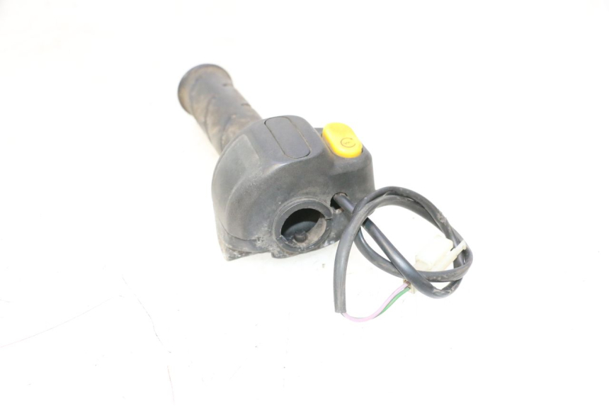 photo de RIGHT HANDLEBAR SWITCH PEUGEOT TKR TREKKER FURIOUS 50 (2005 - 2014) - Fixing points details