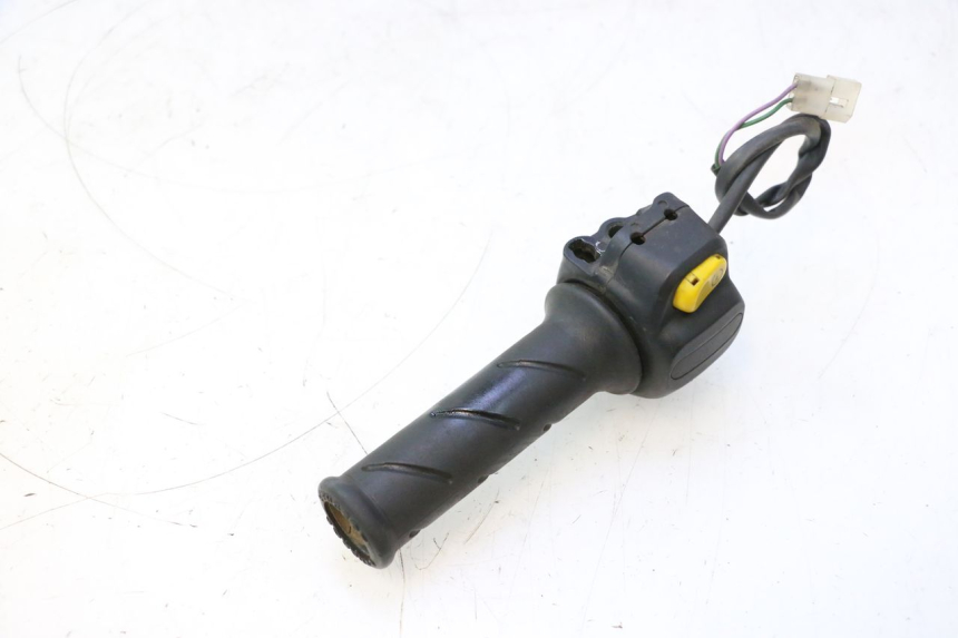 photo de RIGHT HANDLEBAR SWITCH PEUGEOT TREKKER 50 (1995 - 2004) - Component detail