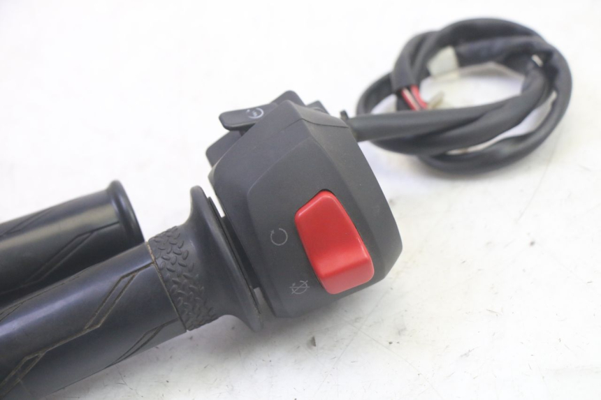 photo de RIGHT SWITCH YAMAHA TZR 50 (2008 - 2016) - Alternative perspective