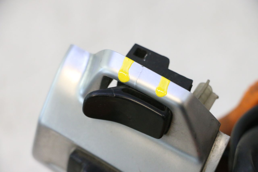photo de RIGHT HANDLEBAR SWITCH PIAGGIO VESPA PRIMAVERA 2T 50 (2013 - 2018) - Checked used part