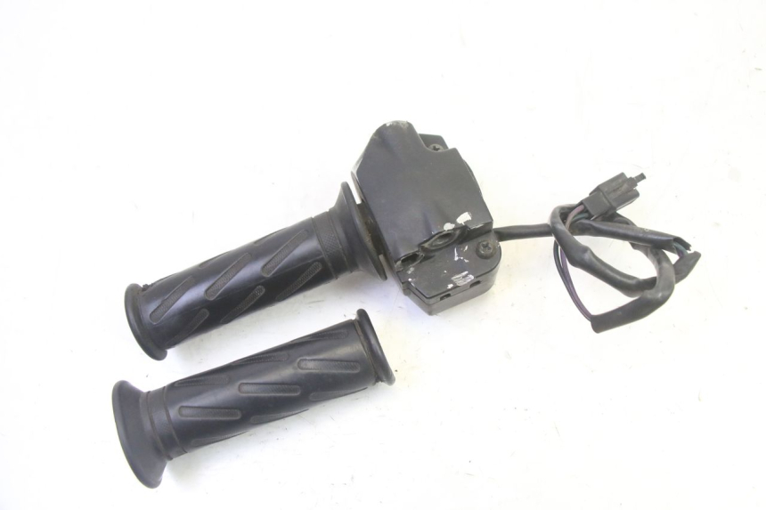 photo de RIGHT HANDLEBAR SWITCH PEUGEOT VIVACITY NEW 2T 50 (2008 - 2017) - Alternative perspective