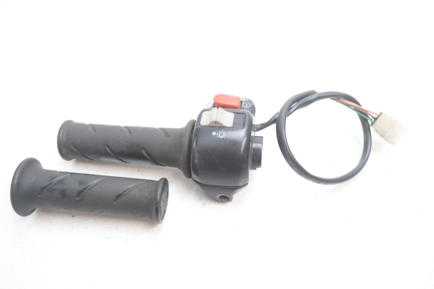 photo de RIGHT SWITCH PEUGEOT VIVACITY 50 (1998 - 2003) - Alternative perspective