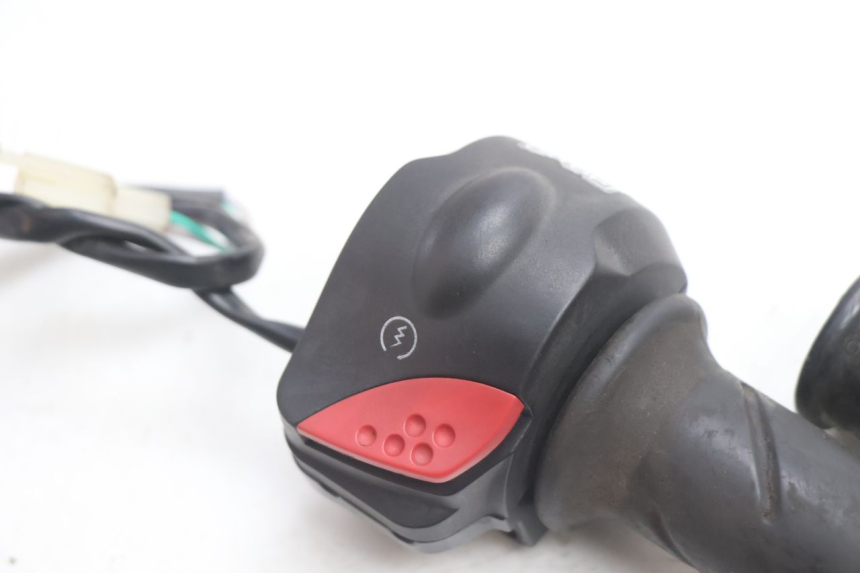 photo de RIGHT HANDLEBAR SWITCH PEUGEOT VIVACITY 50 (2004 - 2009) - Component detail