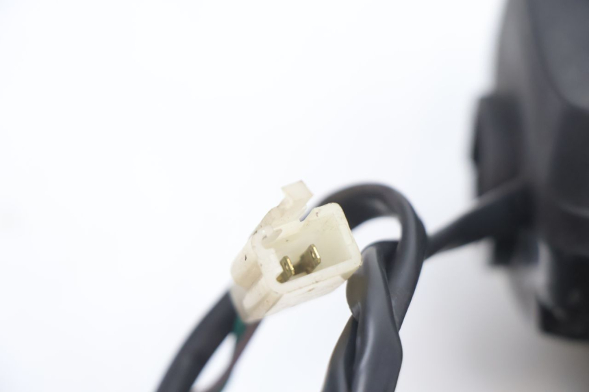 photo de RIGHT HANDLEBAR SWITCH PEUGEOT VIVACITY 50 (2004 - 2009) - Surface and material condition