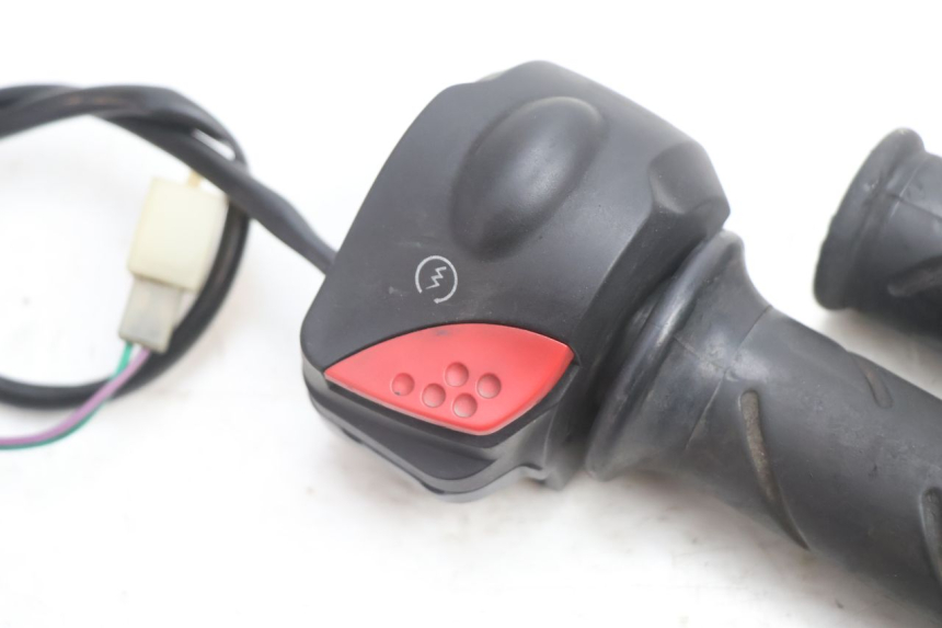 photo de RIGHT HANDLEBAR SWITCH PEUGEOT VIVACITY 50 (2004 - 2009) - Component detail