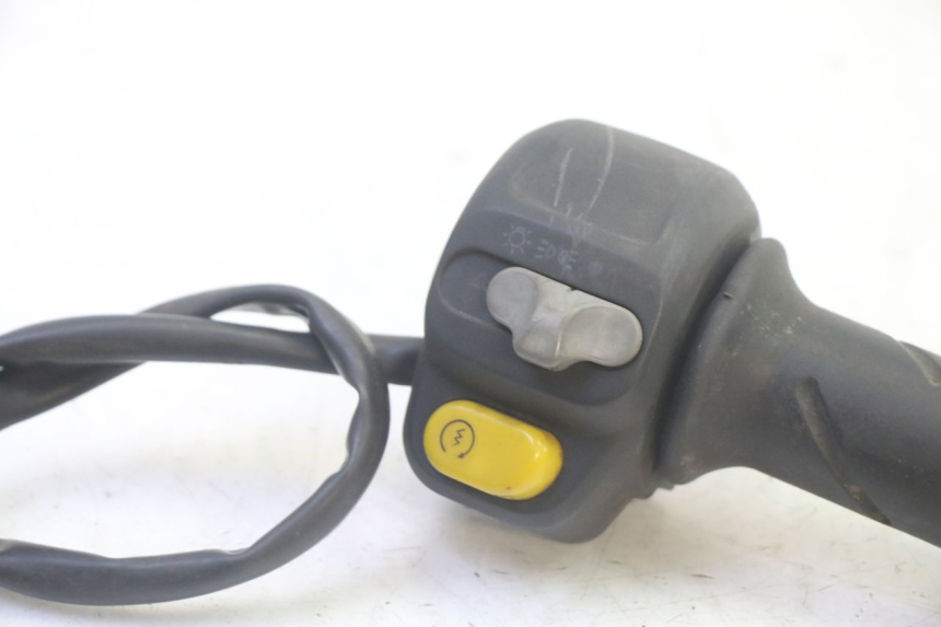 photo de RIGHT SWITCH PEUGEOT VIVACITY 100 (1999 - 2008) - Component detail