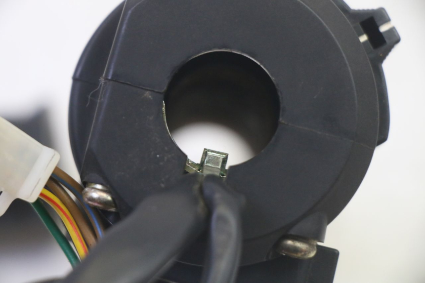 photo de RIGHT HANDLEBAR SWITCH DAELIM VJ ROADWIN FI 125 (2008 - 2017) - Fixing points details