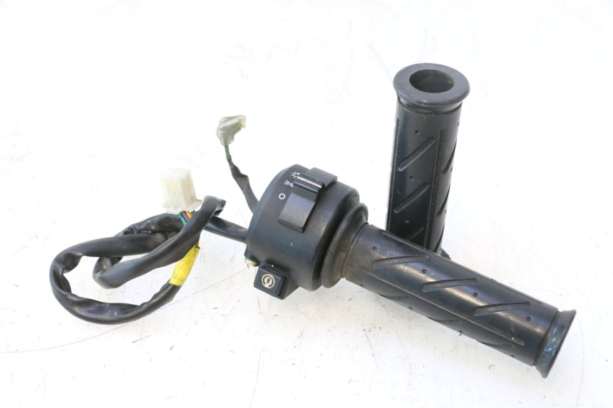 photo de RIGHT SWITCH DAELIM VJ ROADWIN 125 (2004 - 2007) - Main view