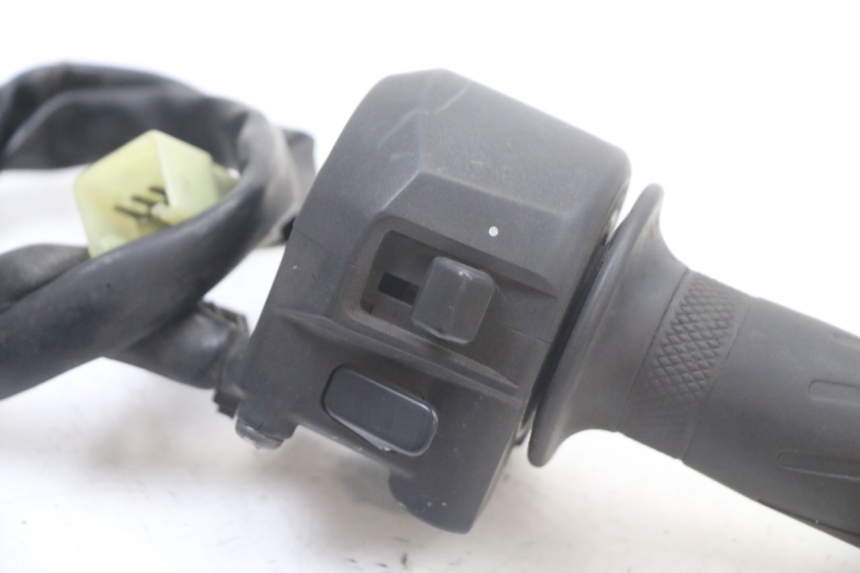 photo de RIGHT SWITCH YAMAHA X-MAX XMAX ABS 250 (2010 - 2012) - Component detail