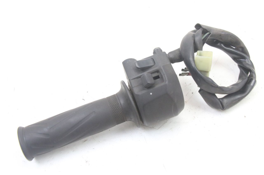 photo de RIGHT SWITCH YAMAHA X-MAX XMAX ABS 250 (2010 - 2012) - Alternative perspective
