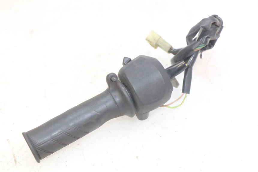 photo de RIGHT HANDLEBAR SWITCH YAMAHA X-MAX XMAX 125 (2010 - 2013) - Technical close-up