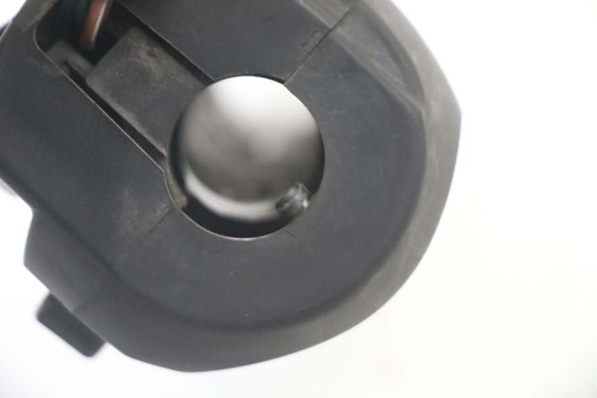 photo de RIGHT HANDLEBAR SWITCH YAMAHA X-MAX XMAX 125 (2010 - 2013) - Technical close-up