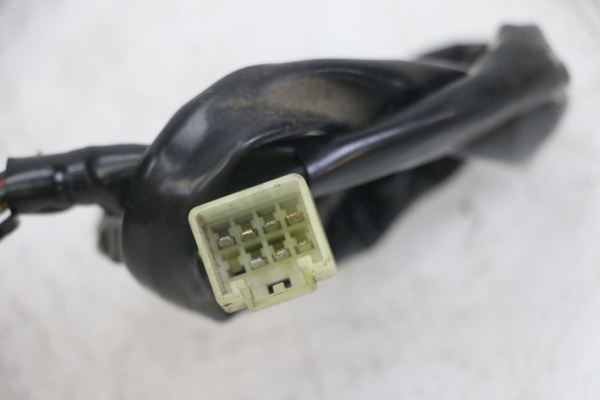 photo de RIGHT HANDLEBAR SWITCH YAMAHA X-MAX XMAX 125 (2010 - 2013) - Fixing points details