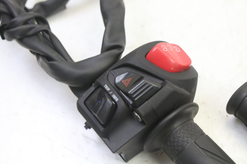 photo de RIGHT SWITCH YAMAHA XMAX X-MAX 125 (2021 - 2025) - Component detail