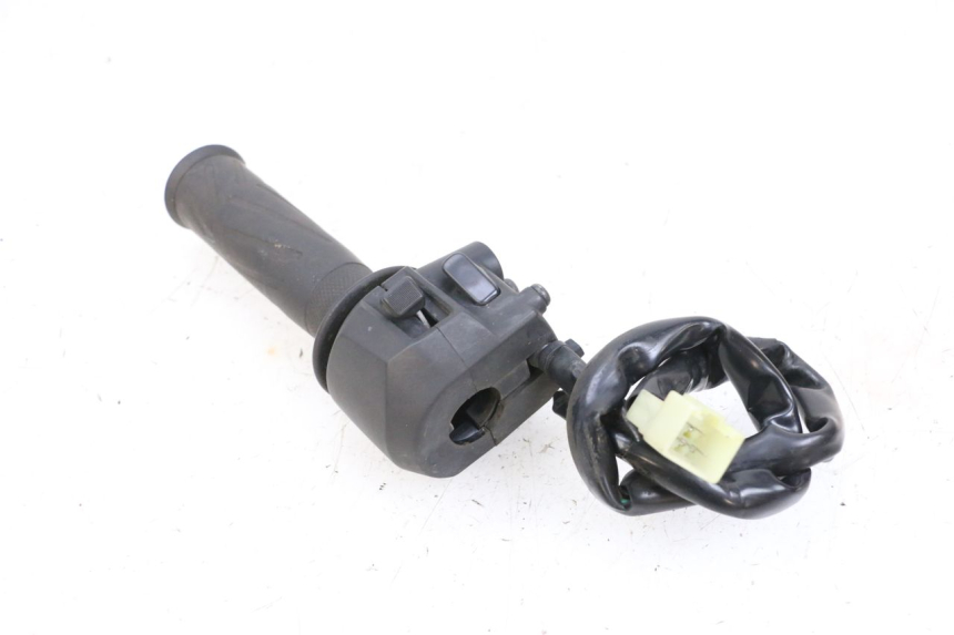 photo de RIGHT HANDLEBAR SWITCH YAMAHA X-MAX XMAX 125 (2010 - 2013) - Fixing points details