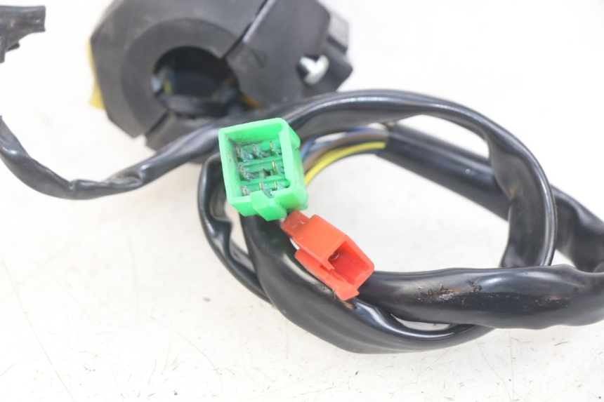 photo de RIGHT HANDLEBAR SWITCH KYMCO X-TOWN XTOWN 125 (2016 - 2021) - Technical close-up