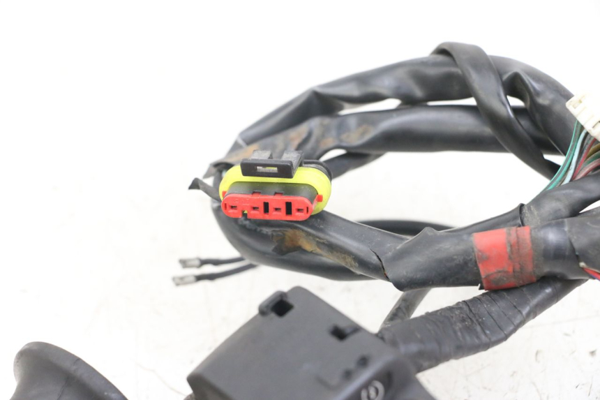 photo de RIGHT HANDLEBAR SWITCH PIAGGIO X10 125 (2012 - 2017) - Alternative perspective