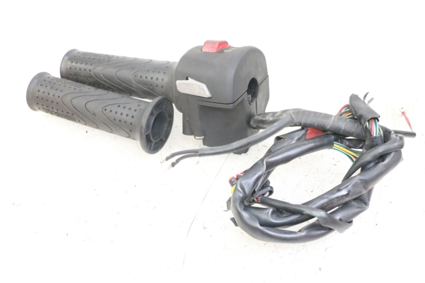 photo de RIGHT HANDLEBAR SWITCH PIAGGIO X10 125 (2012 - 2017) - Product overview