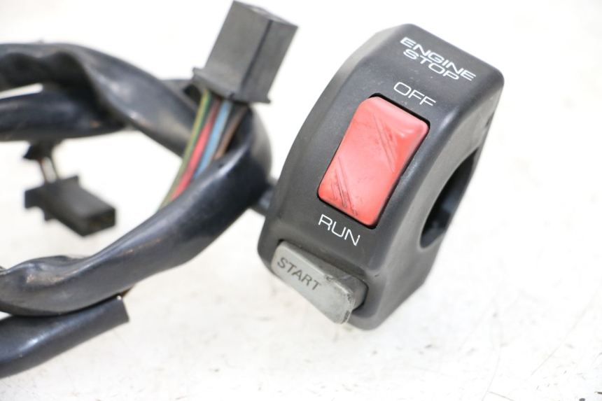 photo de RIGHT SWITCH YAMAHA XJ600 XJ DIVERSION 600 (1992 - 1997) - Technical close-up