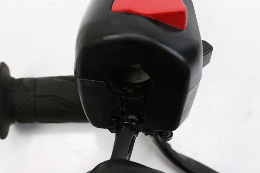 photo de RIGHT SWITCH YAMAHA XP T-MAX TMAX ABS 530 (2012 - 2015) - Zoom on usage condition