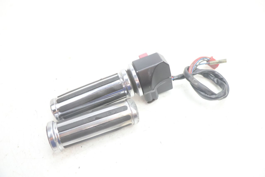 photo de RIGHT SWITCH YAMAHA XV VIRAGO 535 (1988 - 2004) - Technical close-up