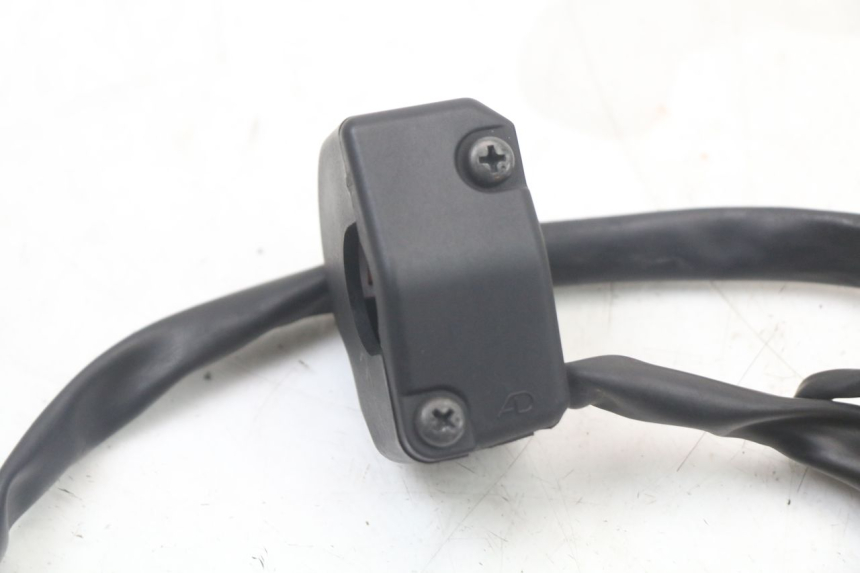 photo de RIGHT SWITCH YAMAHA FZ1 FAZER 1000 (2007 - 2009) - Technical close-up