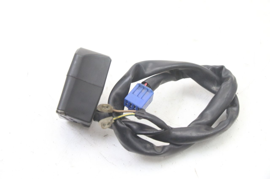 photo de RIGHT HANDLEBAR SWITCH YAMAHA FZS FAZER 600 (2001 - 2003) - Technical close-up