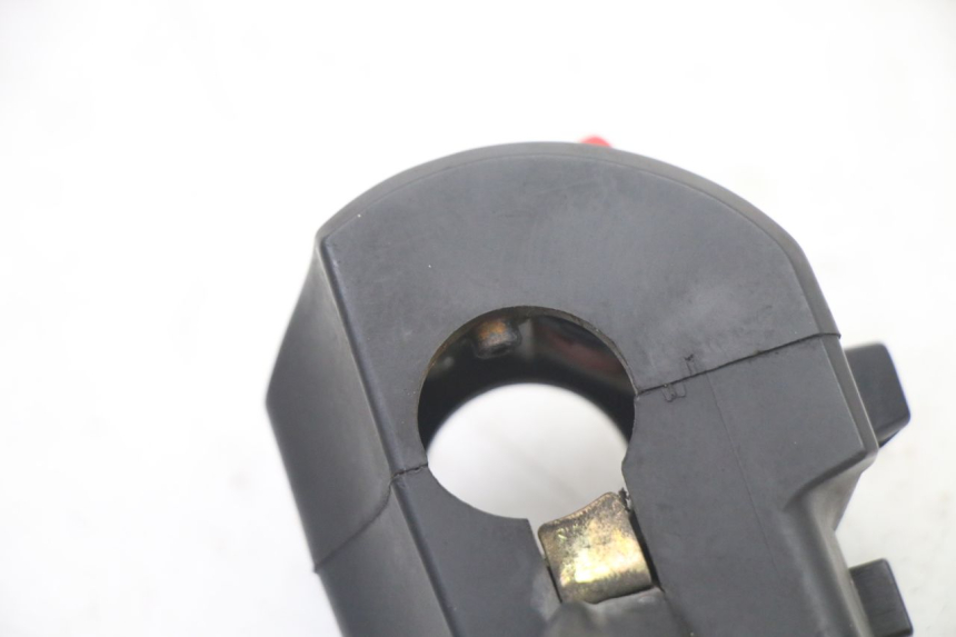 photo de RIGHT HANDLEBAR SWITCH YAMAHA FZS FAZER 600 (2001 - 2003) - Fixing points details