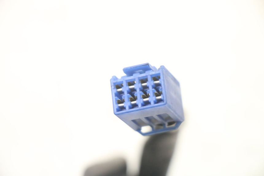 photo de RIGHT HANDLEBAR SWITCH YAMAHA FZS FAZER 600 (2001 - 2003) - Surface and material condition