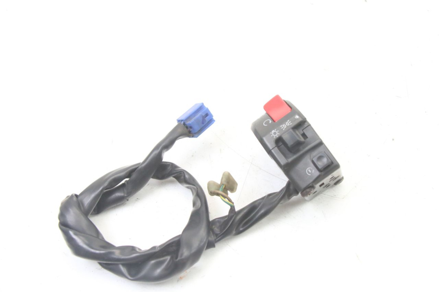photo de RIGHT HANDLEBAR SWITCH YAMAHA FZS FAZER 600 (2001 - 2003) - Zoom on usage condition